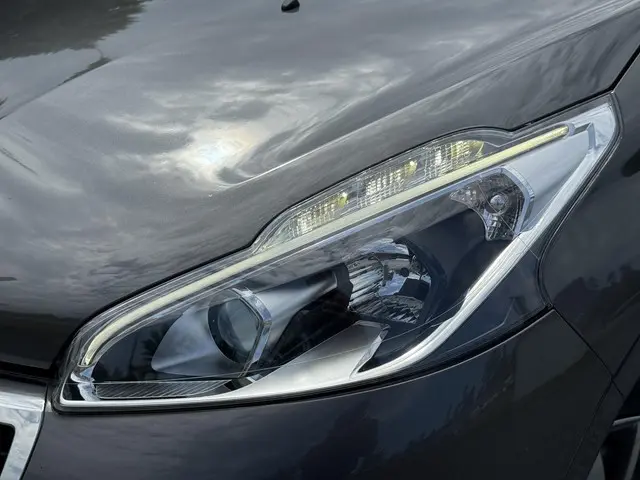 Peugeot 208 1.2 PureTech Allure 2018 Benzine 29