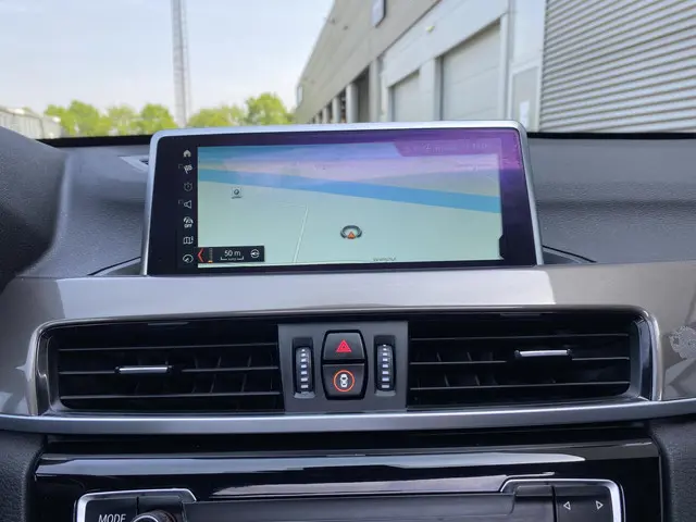 BMW X1 sDrive20i High Executive 2018 Benzine 21