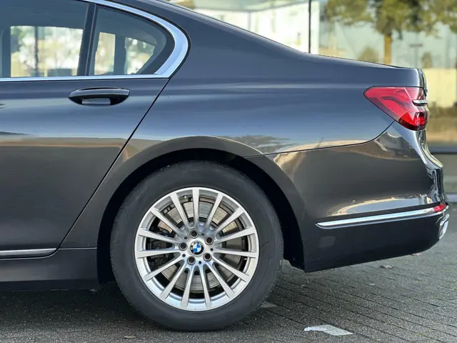 BMW 7 Serie 750i xDrive High Executive 2016 Benzine 26