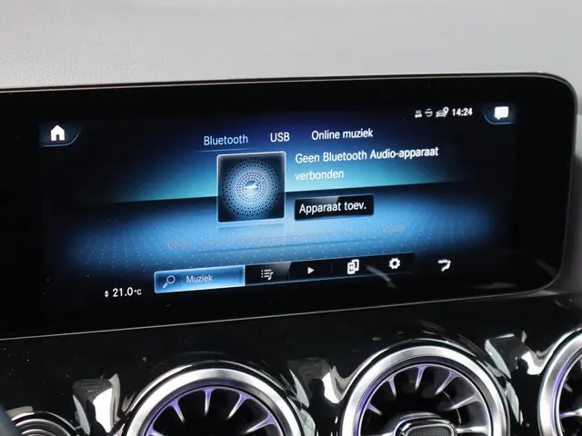 Mercedes-Benz GLA 250 e AMG Line 2021 Hybride Benzine 28