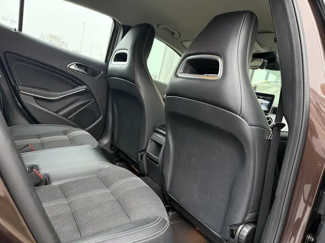 Mercedes-Benz GLA 180 2018 Benzine 15