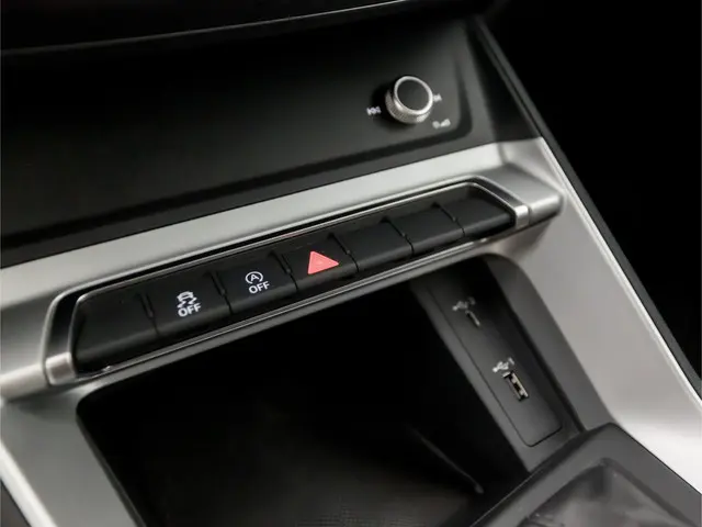 Audi Q3 35 TFSI Sportline 2020 Benzine 26