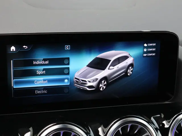 Mercedes-Benz GLA 250 e AMG Line 2022 Hybride Benzine 31