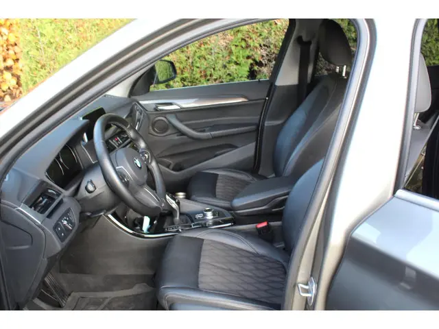 BMW X1 SDrive18i High Executive 2019 Benzine 11