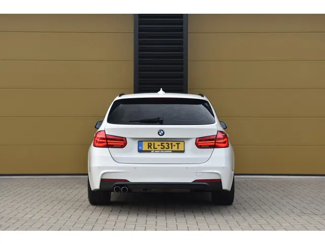 BMW 3 Serie Touring 320i High Executive 2018 Benzine 9