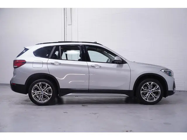BMW X1 sDrive18i Sport Line 2021 Benzine 6