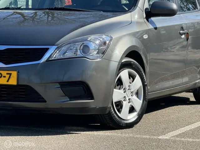 Kia cee'd Sporty Wagon 1.4 CVVT Comfort Pack 2012 Benzine 8