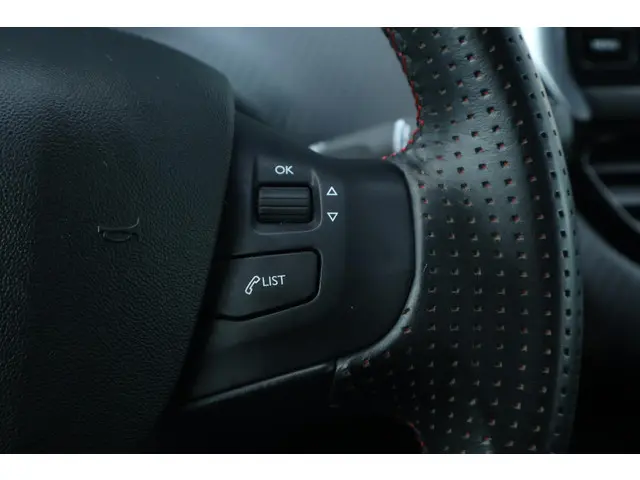 Peugeot 2008 1.2 PureTech GT-line 2018 Benzine 29