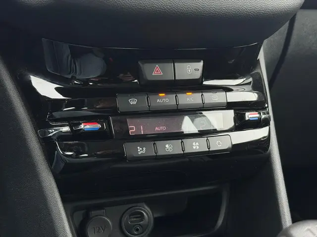 Peugeot 208 1.2 VTi Envy 2014 Benzine 16