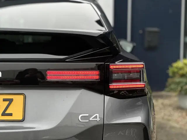 Citroën C4 1.2 Hybrid Max 136pk 2024 Hybride Benzine 7