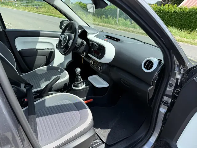 Renault Twingo 0.9 TCe Intens/RIJKLAARPRIJS! 2018 Benzine 6
