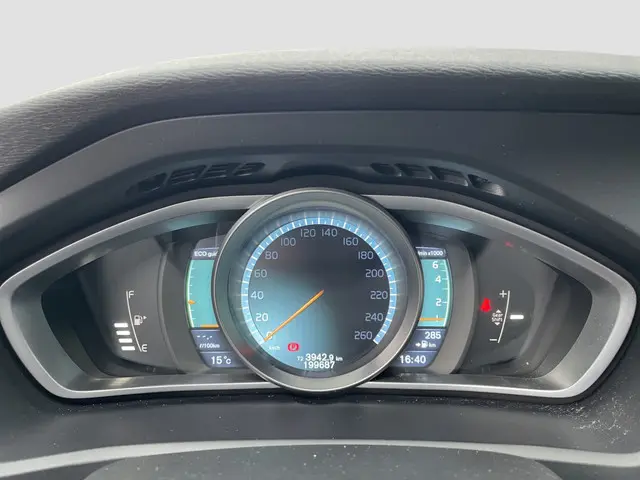 Volvo V40 1.6 T3 Kinetic 2012 Benzine 12