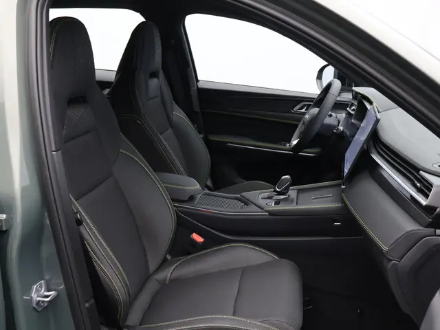 Lynk & Co 01 1.5 Core 2025 Hybride Benzine 25