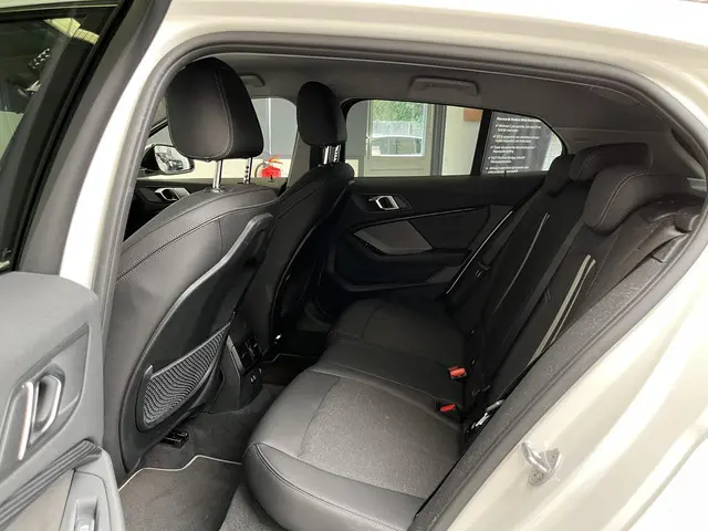 BMW 1 Serie 118i Sport Line 2021 Benzine 15