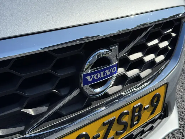 Volvo V40 Cross Country 1.6 D2 Summum 2013 Diesel 30