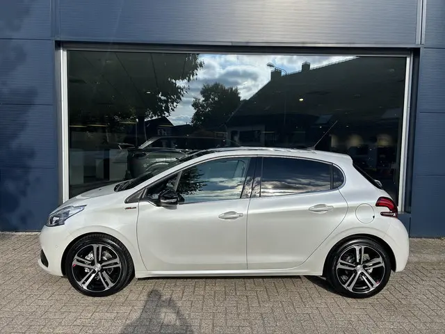 Peugeot 208 1.2 Turbo 110PK GT-line 2018 Benzine 26