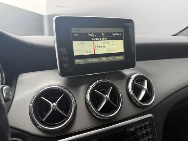 Mercedes-Benz GLA 200 Prestige AMG 2015 Benzine 29