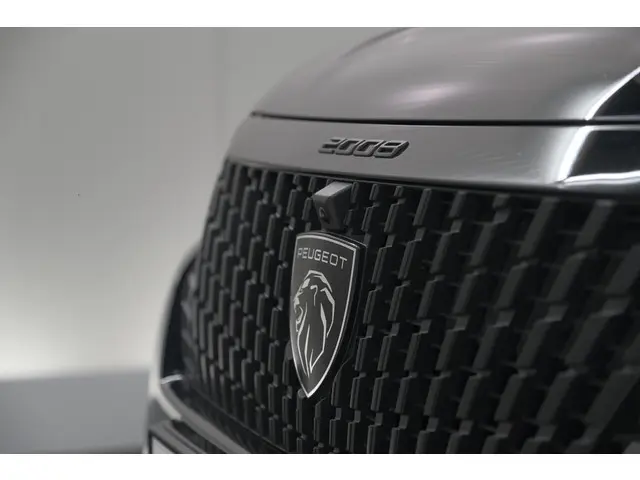 Peugeot 2008 1.2 Hybrid 145 Allure 2025 Hybride Benzine 19