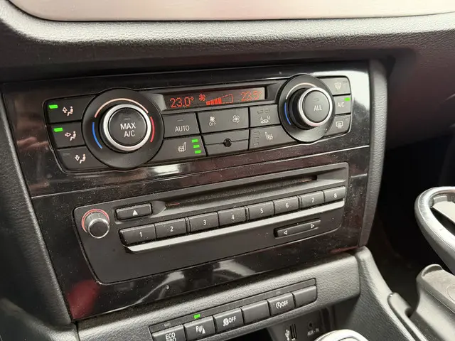 BMW X1 sDrive20i Upgrade Edition 2013 Benzine 10