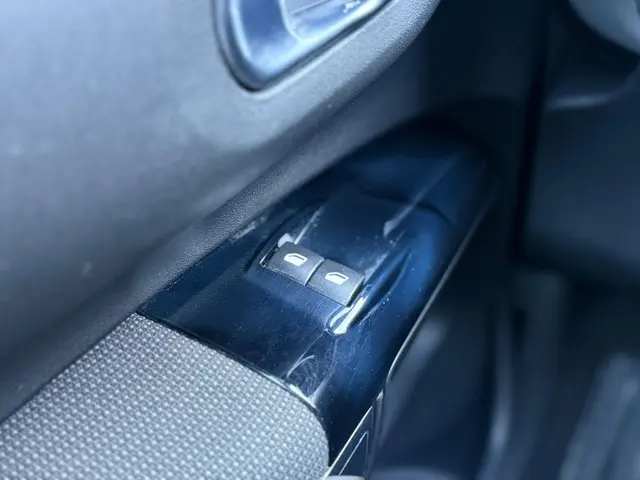 Citroën C4 Cactus 1.2 PureTech Shine 2015 Benzine 26