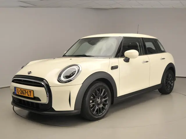 MINI 5-Deurs One 2021 Benzine 38