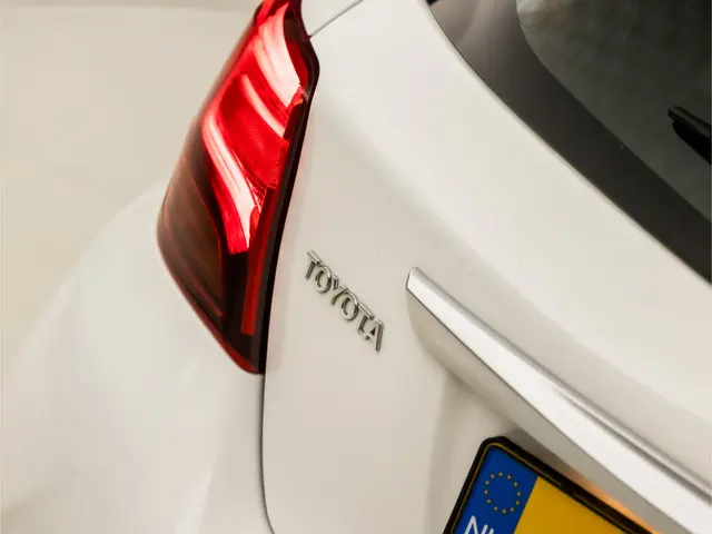 Toyota Yaris 1.5 Hybrid Sport 2016 Hybride Benzine 25
