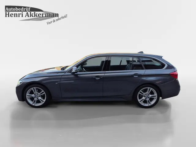 BMW 3 Serie Touring 318i M Sport 2015 Benzine 2