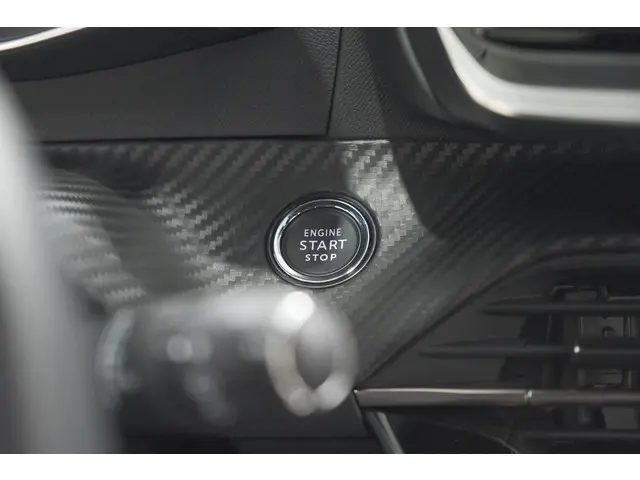 Peugeot 208 Hybrid 136 e-DCS6 GT 2024 Hybride Benzine 42