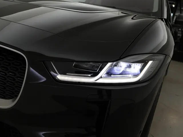 Jaguar I-PACE EV400 SE *INCL BTW* 2018 Elektrisch 16