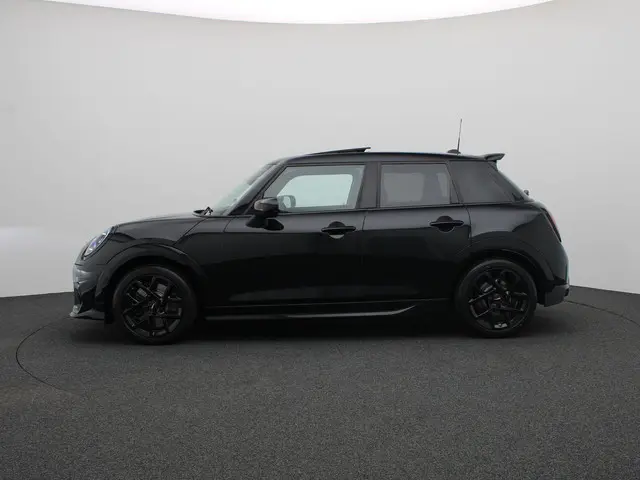 MINI 5-Deurs Cooper C 2025 Benzine 4