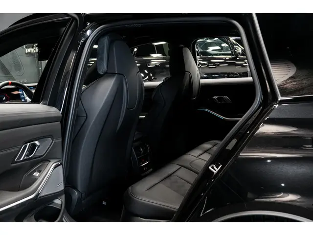 BMW M3 Touring xDrive Competition 2024 Benzine 33