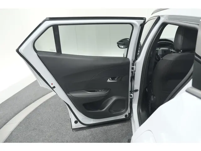 Peugeot 2008 PureTech 100 Allure 2024 Benzine 68