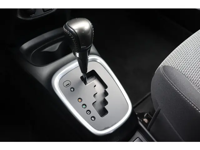 Toyota Yaris 1.5 Hybrid Trend 2017 Hybride Benzine 25