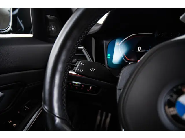BMW 3 Serie Touring 330i Executive Edition 2020 Benzine 48