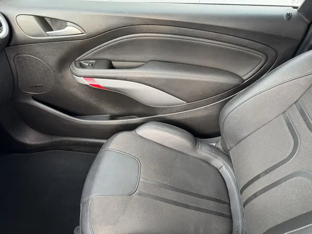 Opel ADAM 1.4 Turbo S 2015 Benzine 36