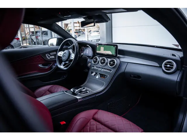 Mercedes-Benz C-Klasse Coupé 300 AMG 2019 Benzine 38