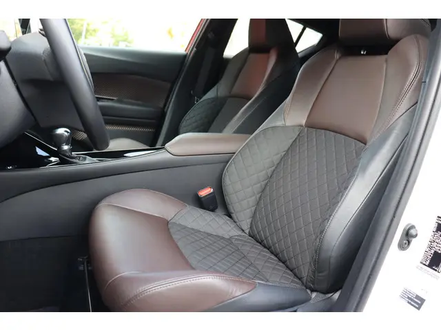 Toyota C-HR 1.8 Hybrid Executive 2019 Hybride Benzine 36