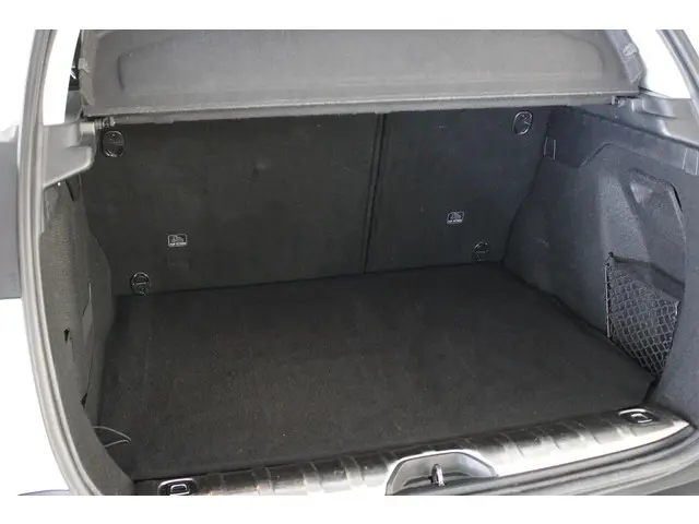 Peugeot 2008 1.2 PureTech Allure 130 PK. 2018 Benzine 29