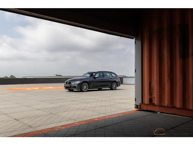 BMW 3 Serie Touring 330d High Executive 2012 Diesel 18