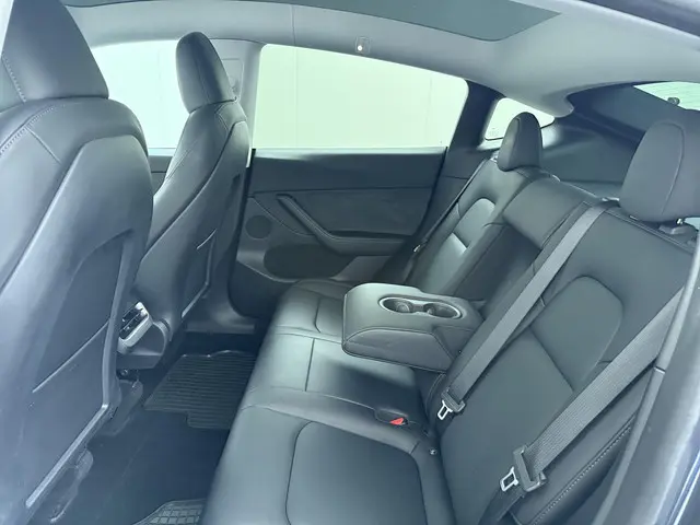 Tesla Model Y RWD 58 kWh 2023 Elektrisch 22