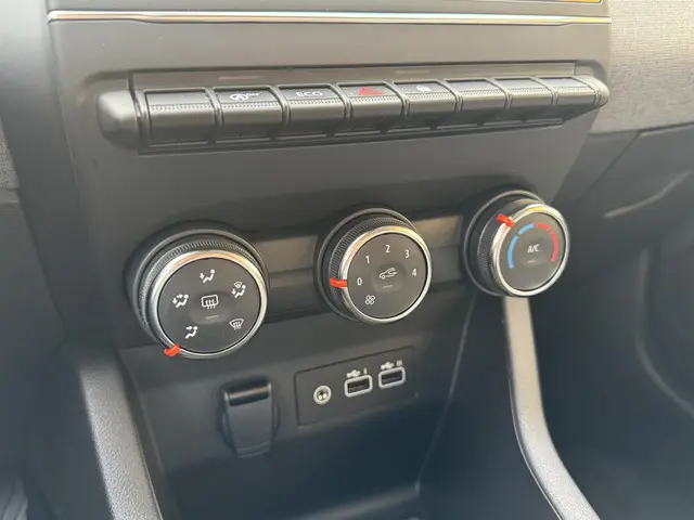 Renault Clio TCe 90 evolution 2024 Benzine 18