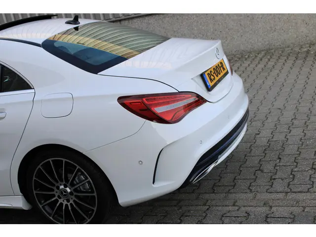 Mercedes-Benz CLA 180 AMG 2018 Benzine 18