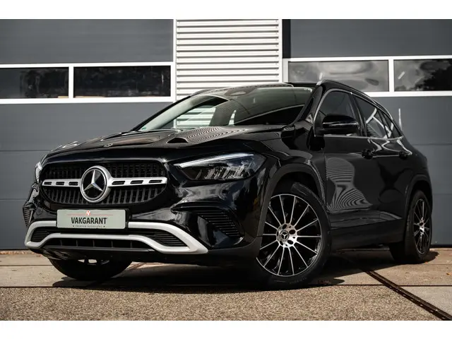 Mercedes-Benz GLA 180 Business Line 2023 Benzine
