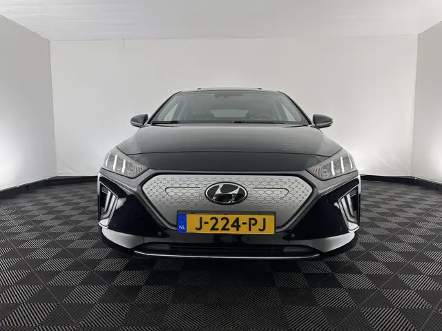 Hyundai IONIQ Premium EV 38 kWh {SOH-97%} 2020 Elektrisch 2
