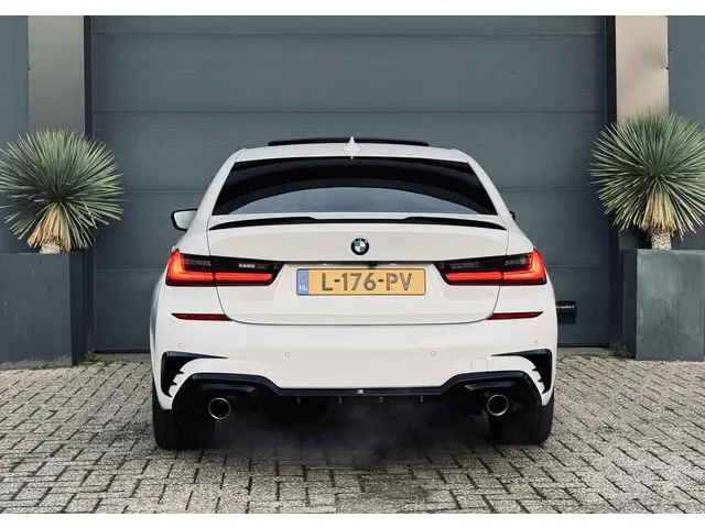 BMW 3 Serie 330e High Executive 2020 Hybride Benzine 15