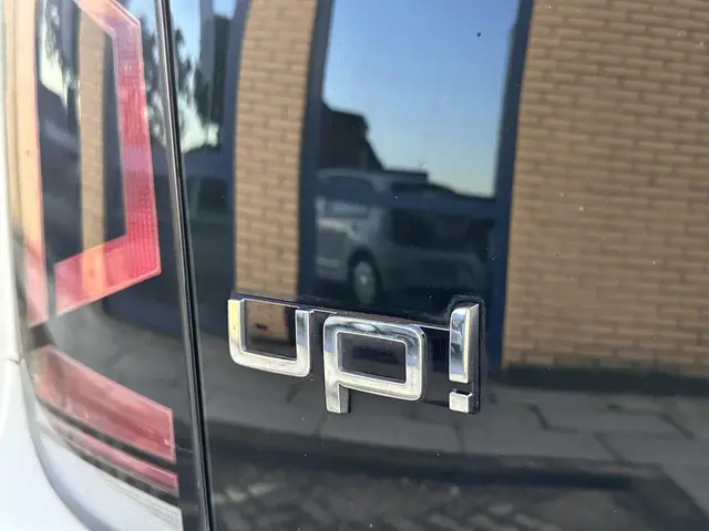 Volkswagen up! 1.0 BMT move up! 2019 Benzine 2