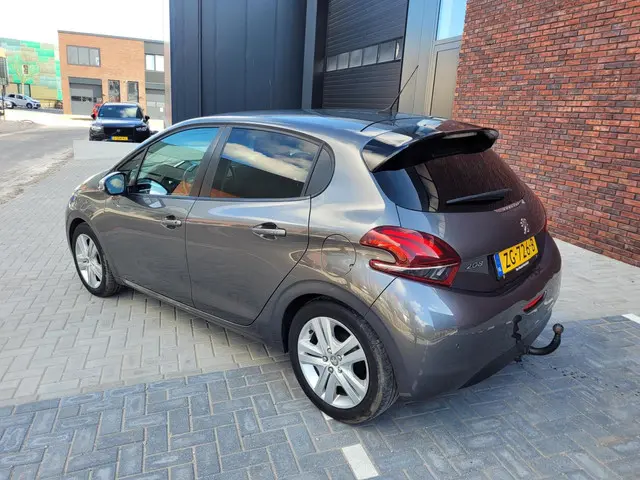 Peugeot 208 1.2 PureTech Signature 2019 Benzine 12