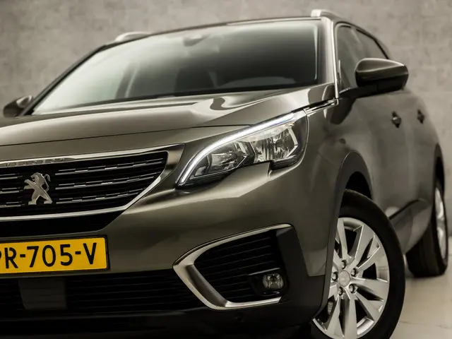 Peugeot 5008 1.2 PureTech Sport 7 Persoons 2017 Benzine 17