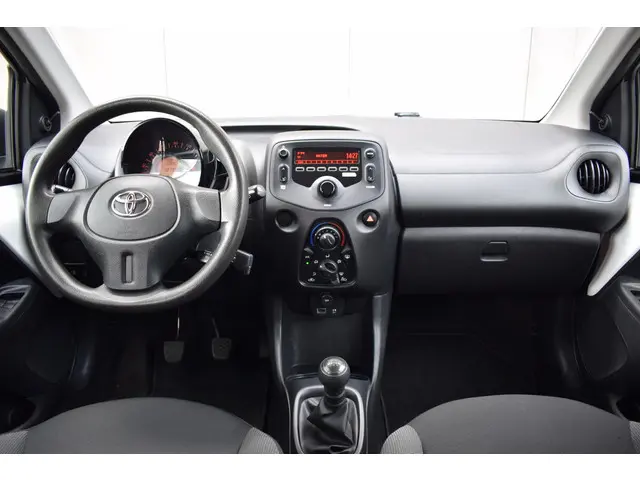 Toyota Aygo 1.0 VVT-i 5Drs X-Now 2016 Benzine 6