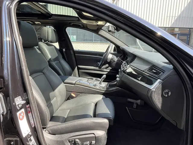 BMW 5 Serie Touring 520i High Executive 2015 Benzine 42